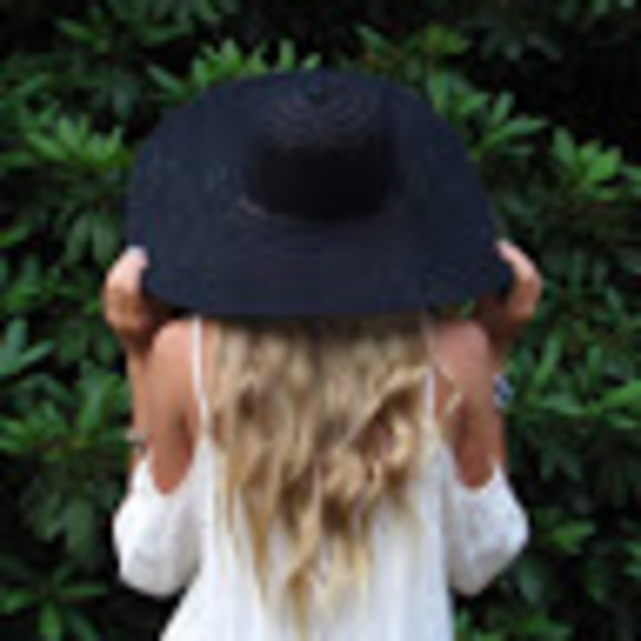 Meet your Posher, Alison - Picture 1 of 1